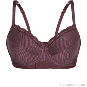 Sassa 25012 burgundy - Praktická podprsenka v štýlovej bordovej farbe z kolekcie SELECTION, modelová rada Pure Stripe. Tenko podšitá podprsenka s kosticami, vhodná na každodenné nosenie pre ženy s menším poprsím, ale aj pre tie, ktoré ho chcú opticky zmenšiť.