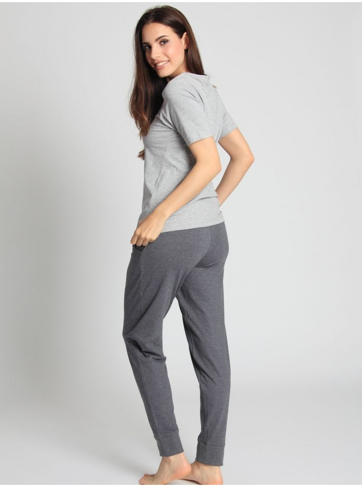 Dámske pyžamo Sassa 59152 a 59154 s krátkym rukávom a praktickými vreckami. Vyrobené z pohodlného bavlneného úpletu, ideálne aj ako voľnočasové oblečenie.